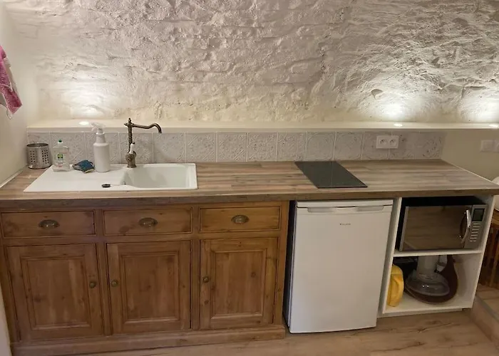 Les Matelles : Charmant Logement En Pierres